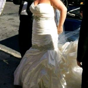 Allure Bridal Style 9007 Ivory Wedding Dress